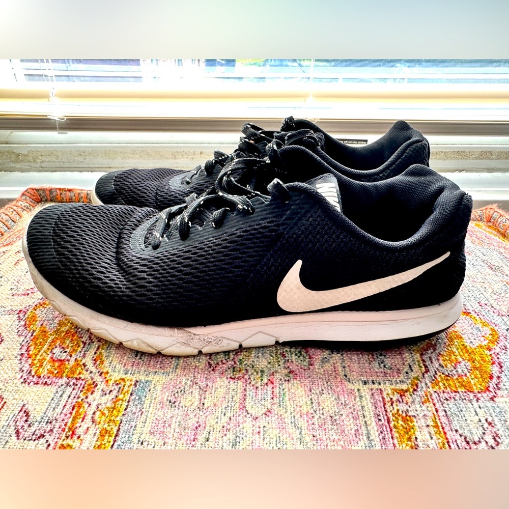 Nike Running Women’s Black Size 8 1/2 Tennis Shoes